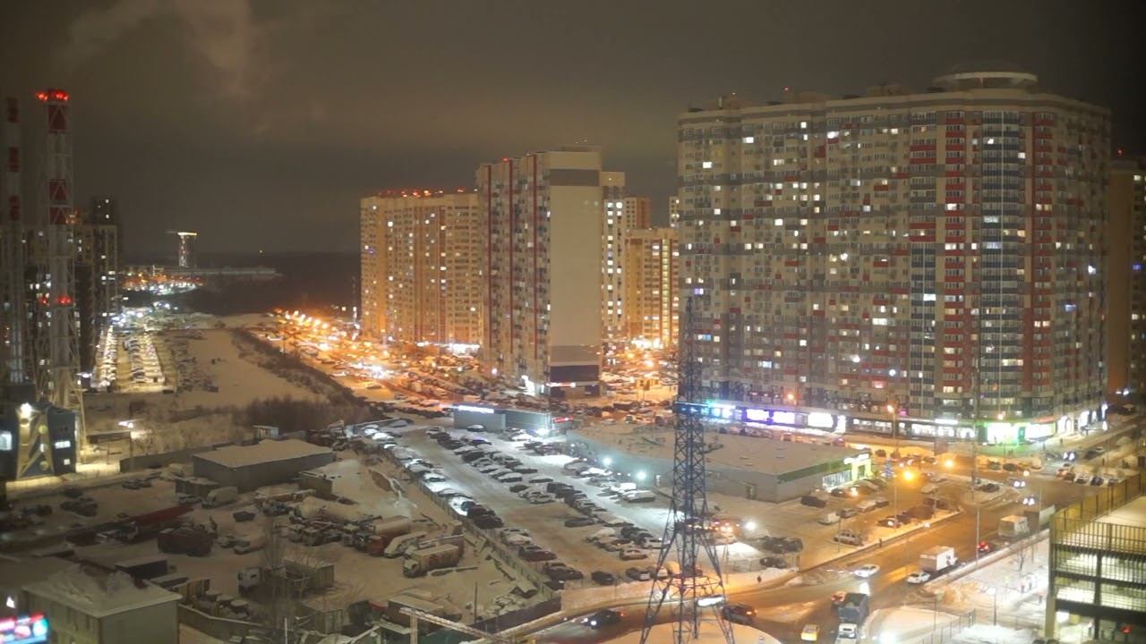 Ночной вид на Москву из окна — стоянка, огни, дома | Фон для работы, сна — 15 мин