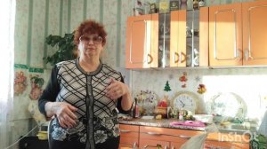 Возле дома с прогулки. Покупки