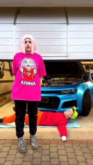 Пранк фейковой рукой 🤣