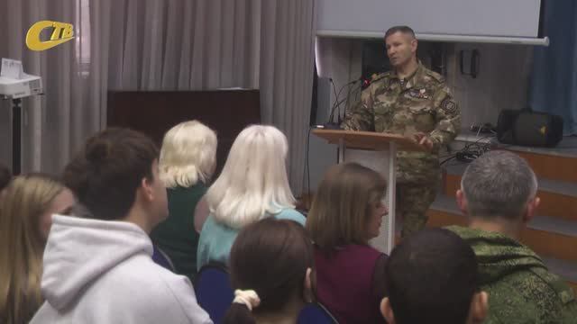 УРОК МУЖЕСТВА ПРИ УЧАСТИИ БОЙЦА СВО И ВОЕННОГО ИНСТРУКТОРА ПРОШЕЛ В ЖПК смотреть онлайн