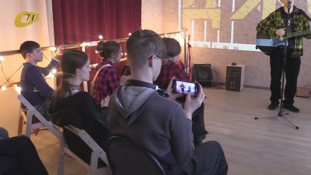 В КЦ "ЗАБАВА" ПРОШЕЛ КОНЦЕРТ АВТОРСКОЙ ПЕСНИ И ЖИВОЙ ПОЭЗИИ смотреть онлайн