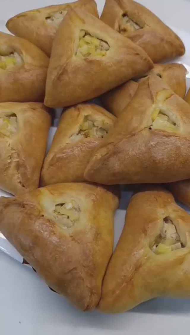 Сочные курники, которые отлично подойдут для перекуса 😍 смотреть онлайн