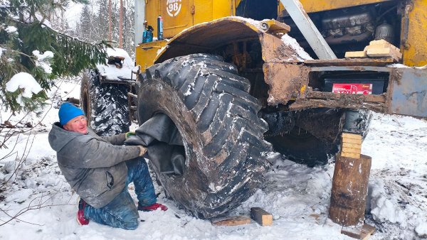 Шинка К-700 - пытка для тракториста / Кировец застрял во льдах