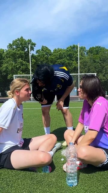 Смех с водой челлендж