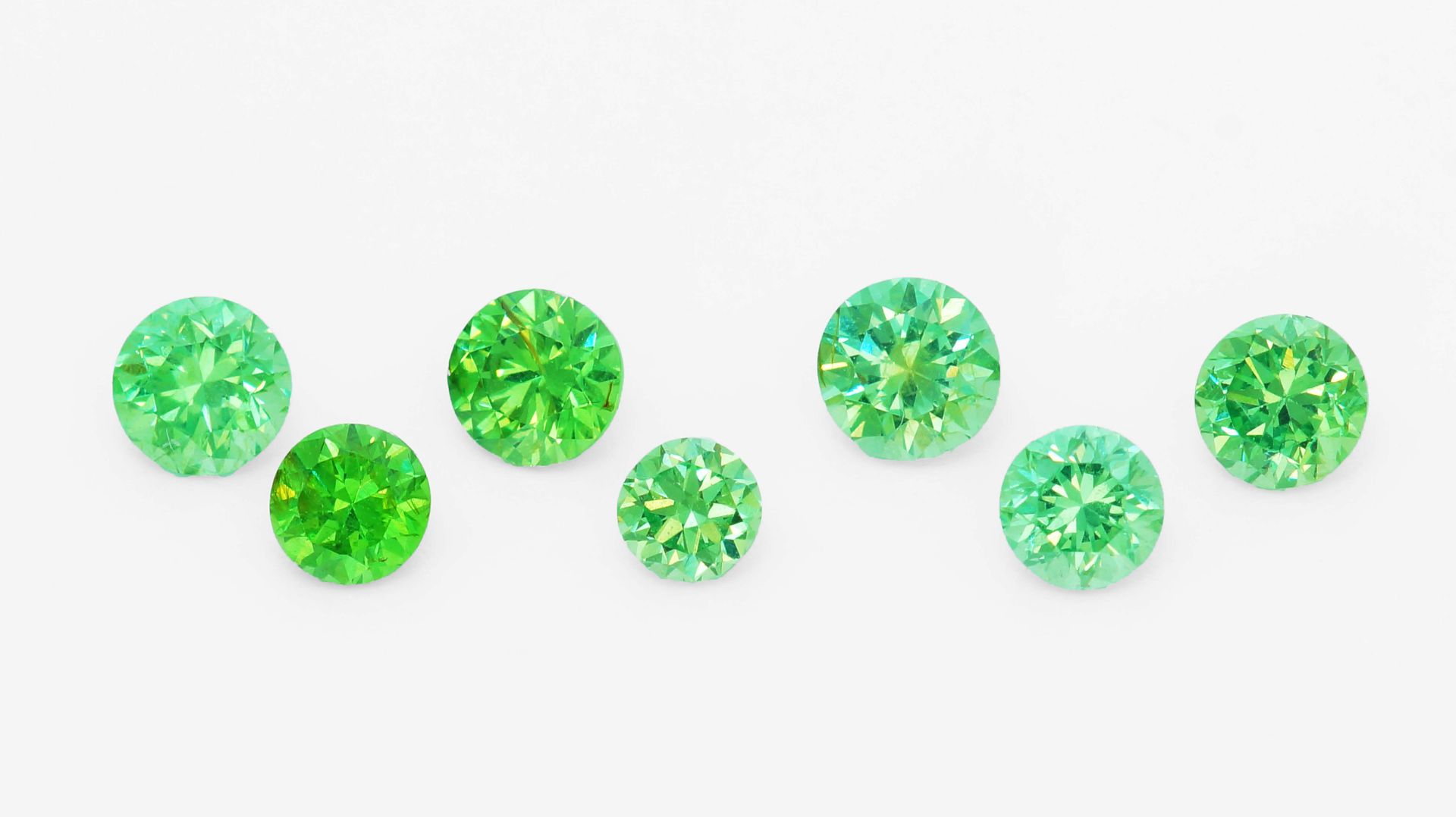 Демантоид Гранат Комплект 2,73 карата смотреть онлайн