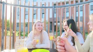 Maxi Life - чтобы собрать друзей, не нужен повод