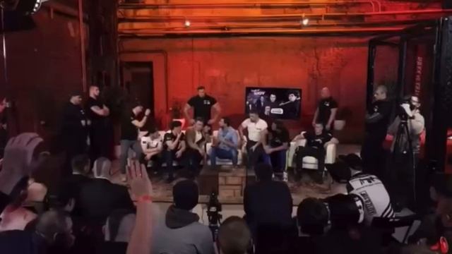 🤬 Регбист с Тарасовым качают за мужское! смотреть онлайн