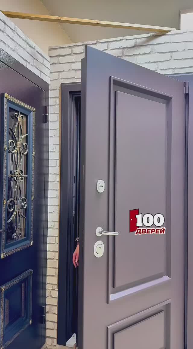 Входные двери в магазине 100 Дверей