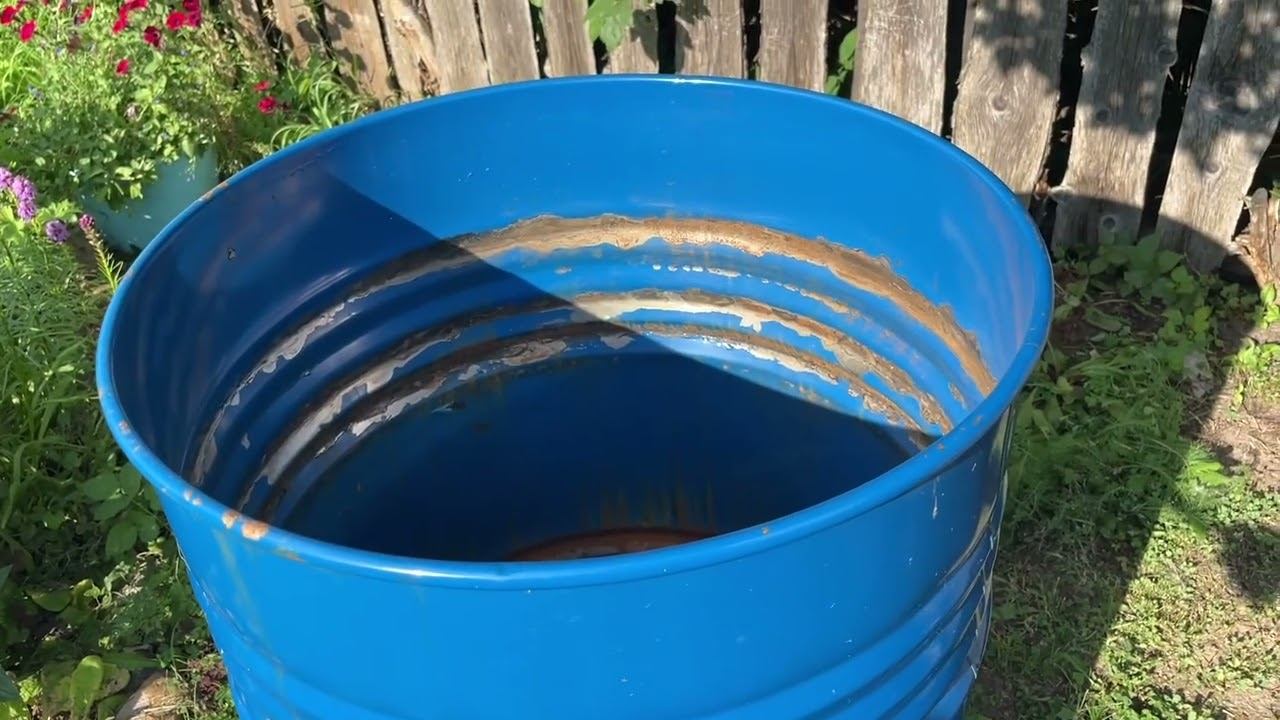 Чем покрасить РЖАВУЮ бочку для полива огорода. смотреть онлайн