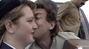 «То расстегни ремень, то застегни»