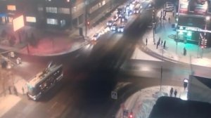 Троллейбус сбил школьника на пешеходном переходе в Омске