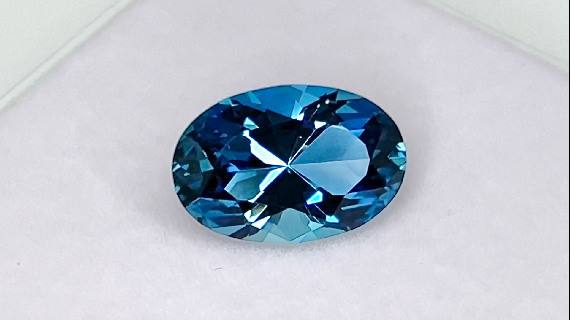 "Лондон" Топаз 7,75 карат смотреть онлайн