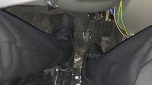 Хруст при включении задней передачи. Возможные причины