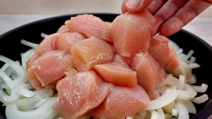 Мой муж просит готовить этот ужин 3 раза в неделю! Вкусный рецепт куриной грудки!