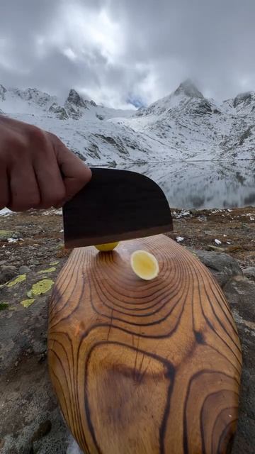 Свежая рыба на природе