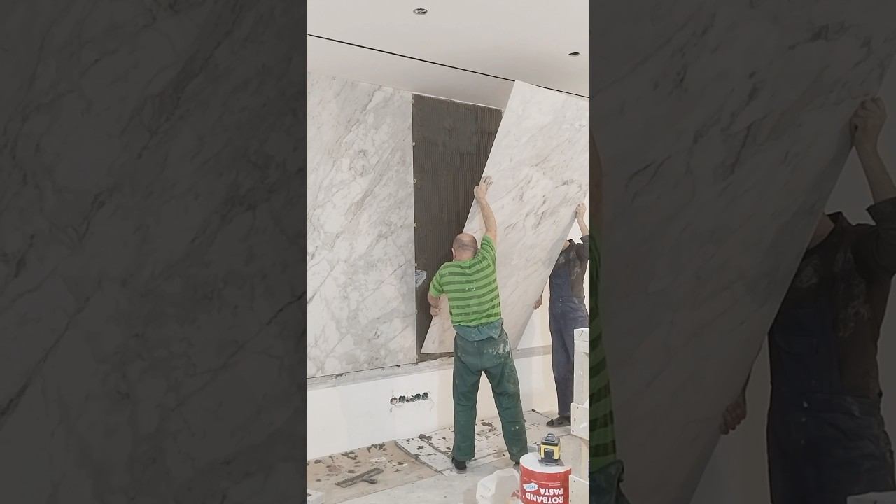 Монтаж огромной плитки! #дизайндома #ремонтквартир #дизайнквартиры #ремонтдома #дизайнинтерьера смотреть онлайн