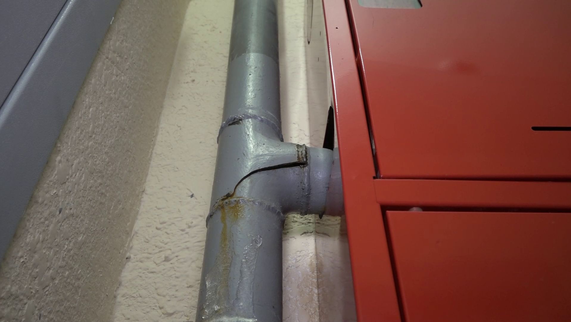 ПОРЫВ ПОЖАРНОГО ГИДРАНТА смотреть онлайн