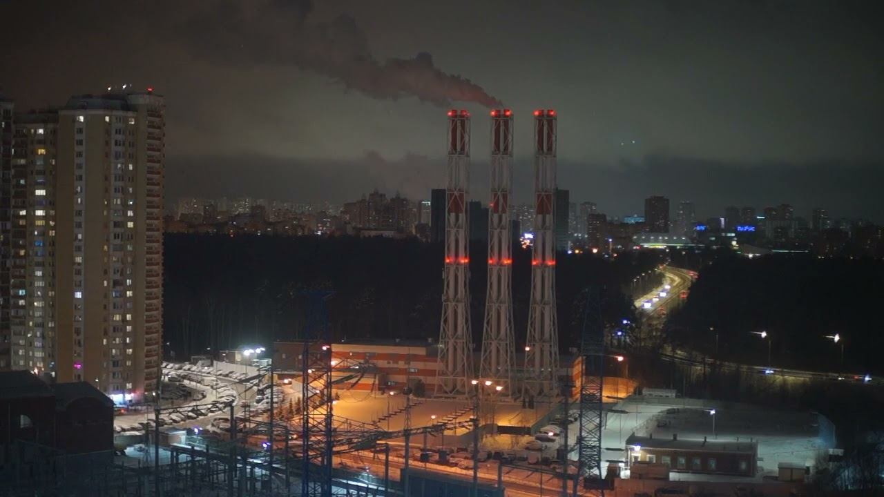 Ночной вид на Москву из окна — снег, трубы, городской шум | Фон для работы, сна, медитации