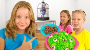 Настя  с друзьями играют в школу Монстр Хай