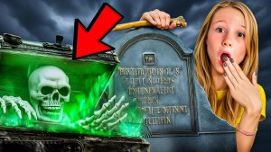 Настя и друзья ловят монстров на Хэллоуин