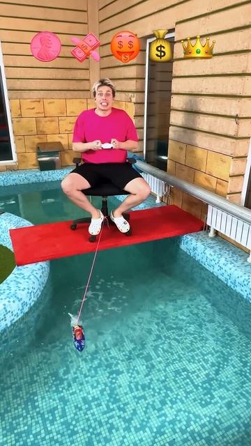 Радиоуправляемая лодка против стула! смотреть онлайн