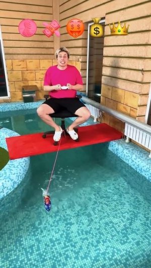 Радиоуправляемая лодка против стула!