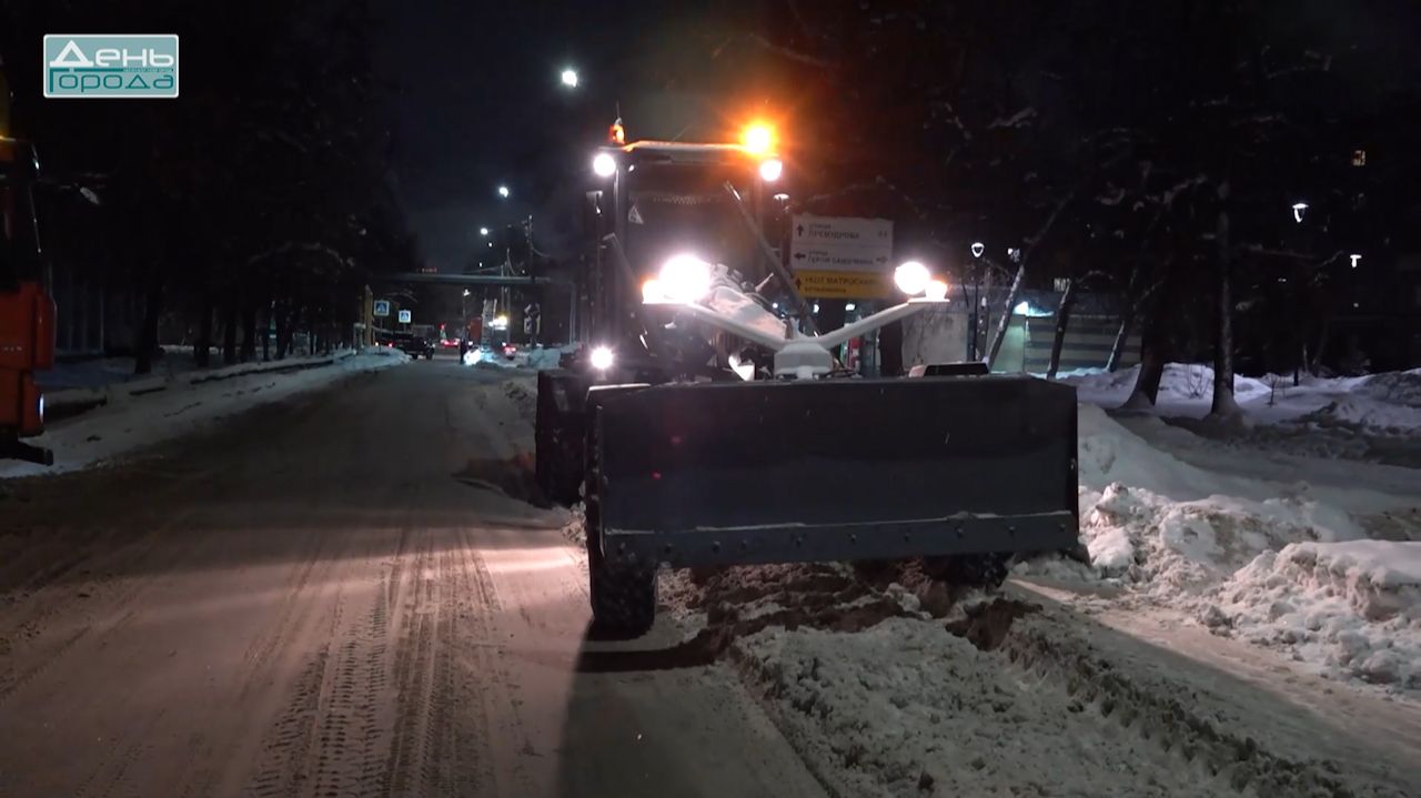 Глава Ленинского района Сергей Лукоянов проверил подготовку дорожных служб к снегопаду смотреть онлайн