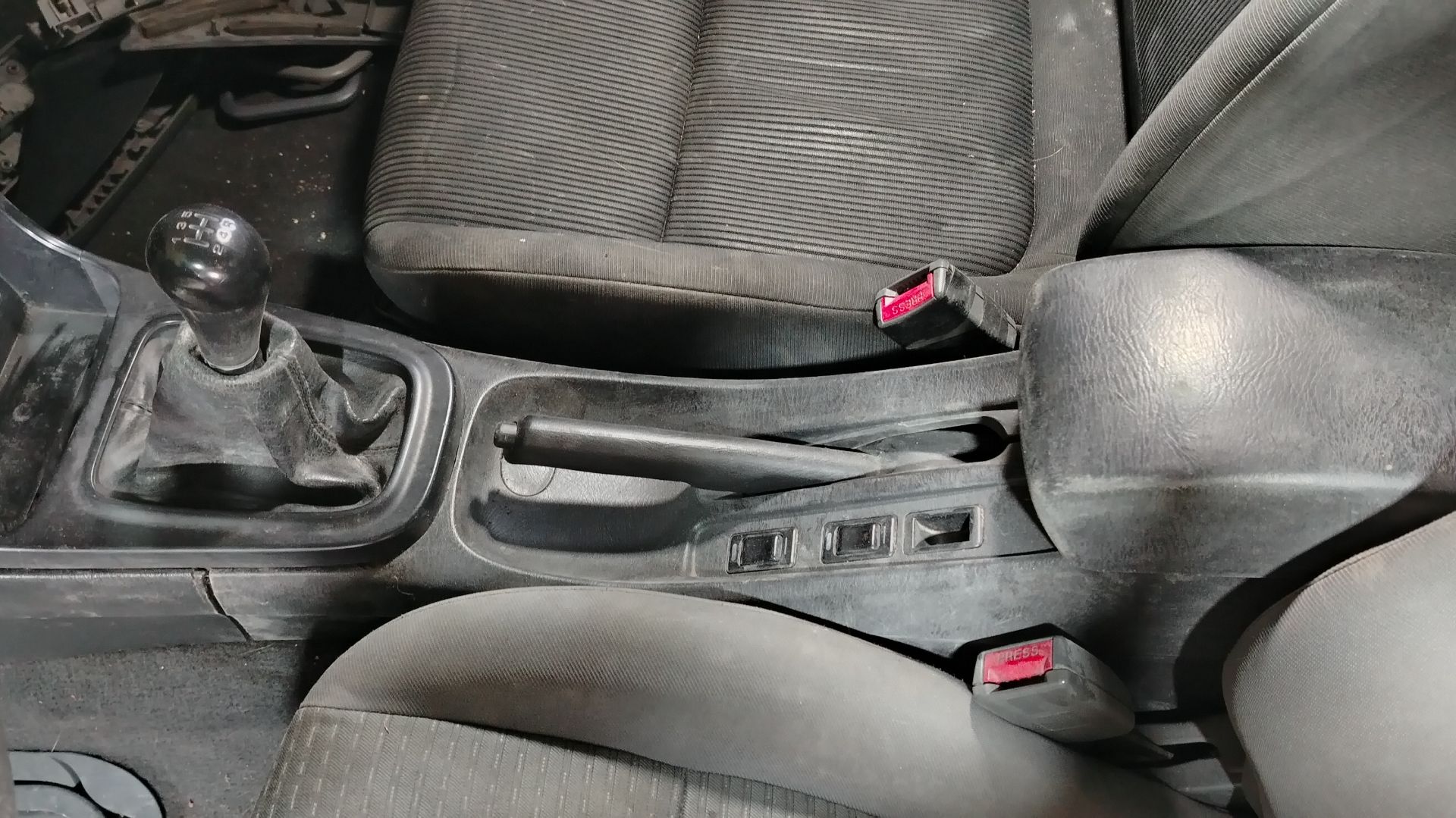 Как снять центральную консоль Ниссан Альмера Классик, N16