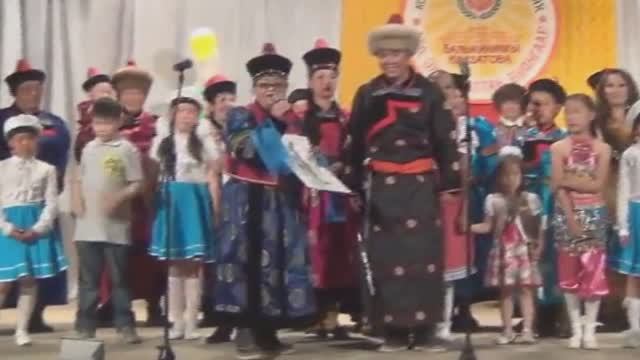 Долоон үнгын һолонго мэтэ буряад һайхан хубсаһамнай...