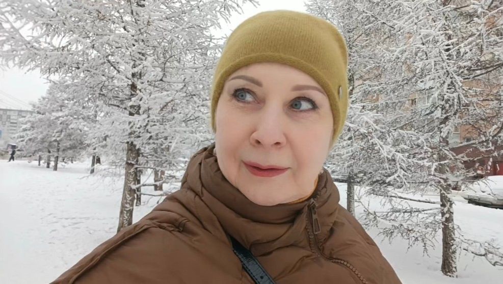 НАРЯДИЛАСЬ НЕ ПО ПОГОДЕ. НАКУПИЛА ПРОДУКТОВ СЕБЕ И КОШКЕ. смотреть онлайн