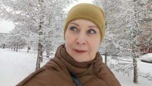 НАРЯДИЛАСЬ НЕ ПО ПОГОДЕ. НАКУПИЛА ПРОДУКТОВ СЕБЕ И КОШКЕ.