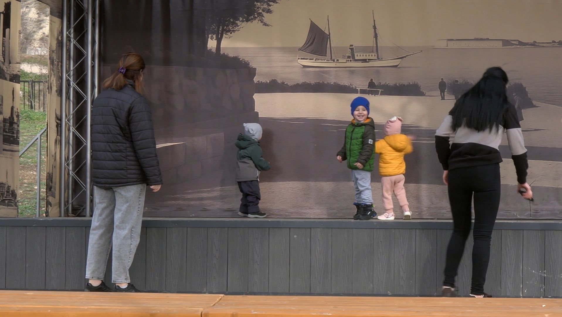 В селе Верхнесадовом на улице Севастопольской благоустроили новый сквер смотреть онлайн