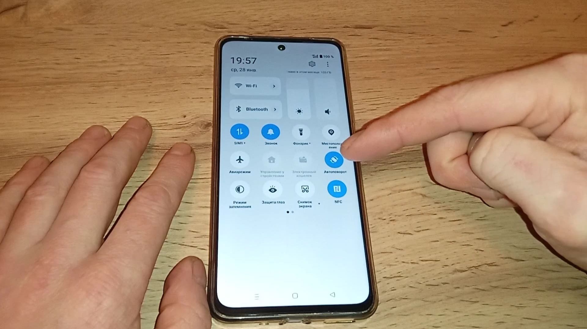 Как поменять цвет плиток в настройках телефона !?