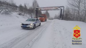 В Таштагольском округе сотрудники госавтоинспекции оказали помощь водителю фуры