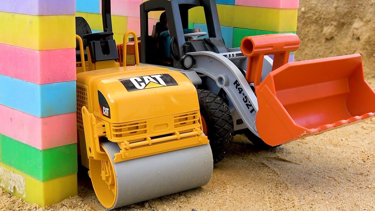 Экскаватор, Самосвал, Бульдозер трансформируют свой внешний вид через волшебную дверь