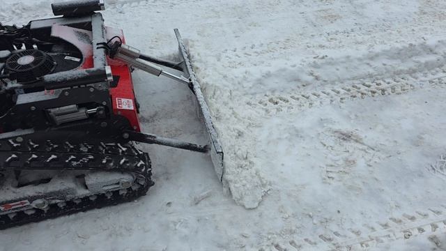 Газокосилка на гусеничном ходу с отвалом. смотреть онлайн