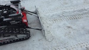 Газокосилка на гусеничном ходу с отвалом.