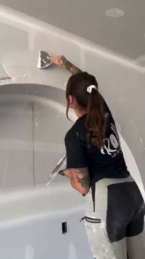 Кто заявил, что девушки не способны и не могут работать? Конечно, могут