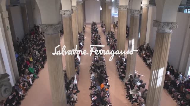 Показ женской коллекции Salvatore Ferragamo осень-зима 2020-2021
