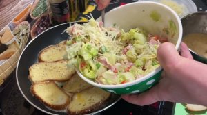 Пирог «Цезарь» или запеканка)) Очень вкусный быстрый завтрак