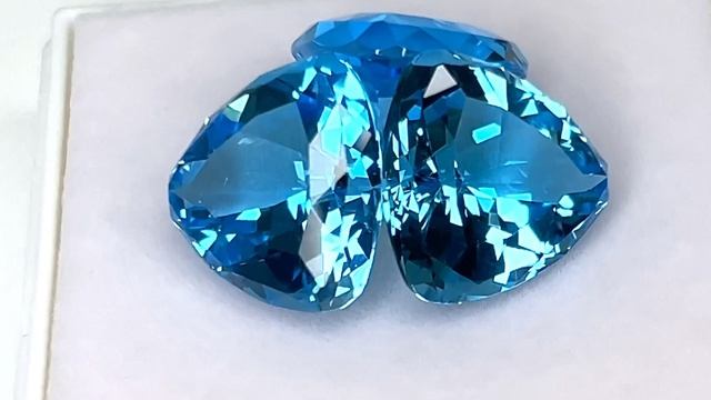 "Швейцарский" Голубой Топаз комплект 44,50 карат смотреть онлайн