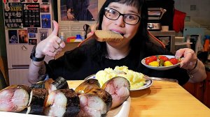 Мукбанг | Копчёная скумбрия с пюре | Обжор Асмр