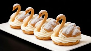 🦢 Выглядит сложно, но это просто!  Самый красивый и вкусный десерт - это лебедь.