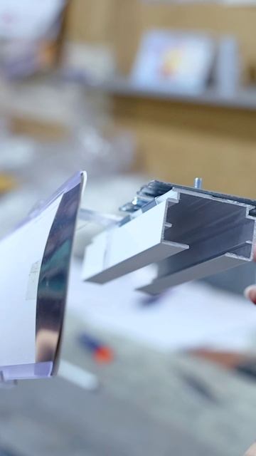 Как крепится декоративная часть карниза