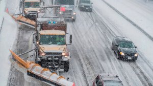 Двести единиц спецтехники расчищают Санкт-Петербург и Ленинградскую область от снега