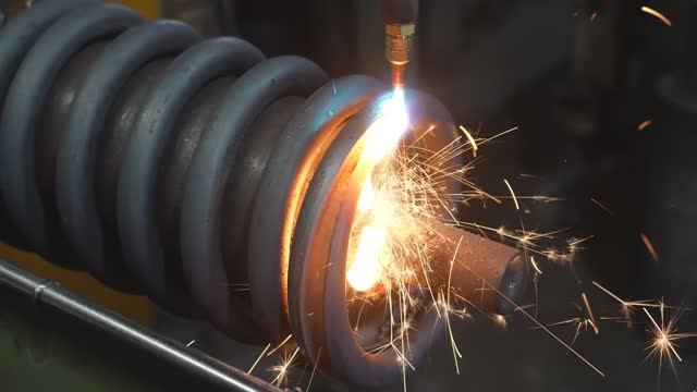 Процесс производства гигантских пружин для станков и оборудования. смотреть онлайн