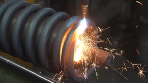 Процесс производства гигантских пружин для станков и оборудования.