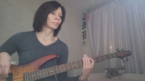 "Another one bites the dust" Queen (bass cover)