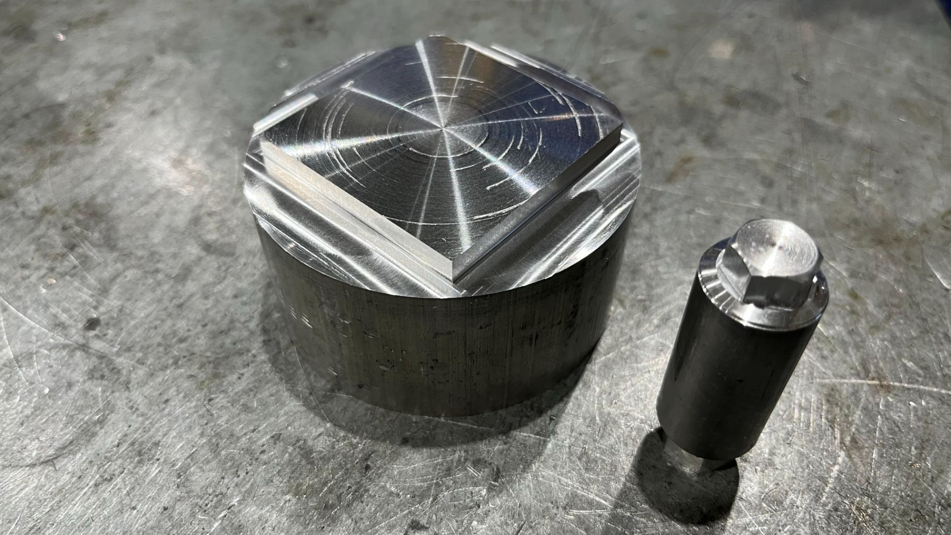 И снова фрезеровка, в этот раз удачно от начала и до конца. смотреть онлайн