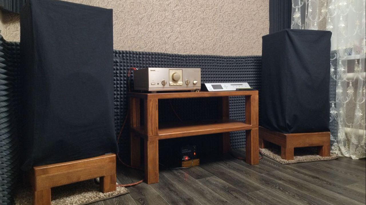 Подставки и стойка под акустику и аппаратуру. Лестница в Заозерье г.Пермь. смотреть онлайн